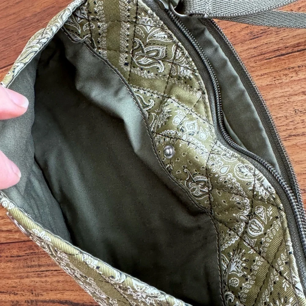 NWOT Land's End Quilted Pocket Wristlet Snap Front Pocket Zipper Close / Olive